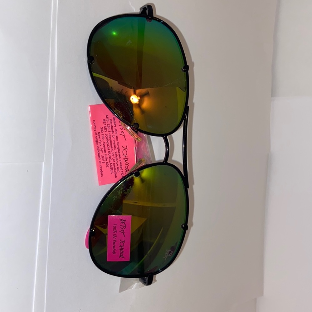 Betsey Johnson Sunglasses Black/Pink